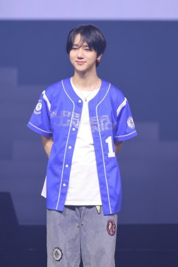 SUPER JUNIOR ตำนานที่ยังคงสร้างตำนานอันยิ่งใหญ่ต่อไป โชว์สุดยอดการแสดงฉลองครบรอบ 20 ปี <SUPER SHOW 10> บัตรหมดทั้ง 2 รอบ รวมผู้ชมกว่า 22,000 คน ครองบัลลังก์ศิลปินเกาหลีวงแรกที่สามารถจัดคอนเสิร์ตในประเทศไทยได้ติดต่อกันเป็นครั้งที่ 10!